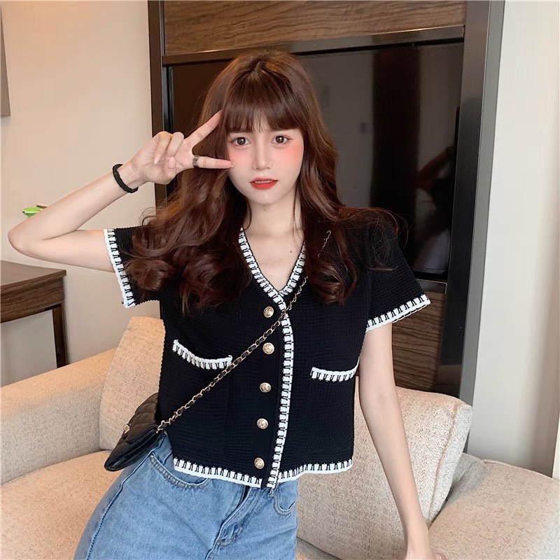 Áo cardigan len croptop cổ v tay ngắn phối nút fmstyle, áo kiểu nữ cổ V phối viền chỉ Hàn Quốc | Fmstyle Shop 204290003