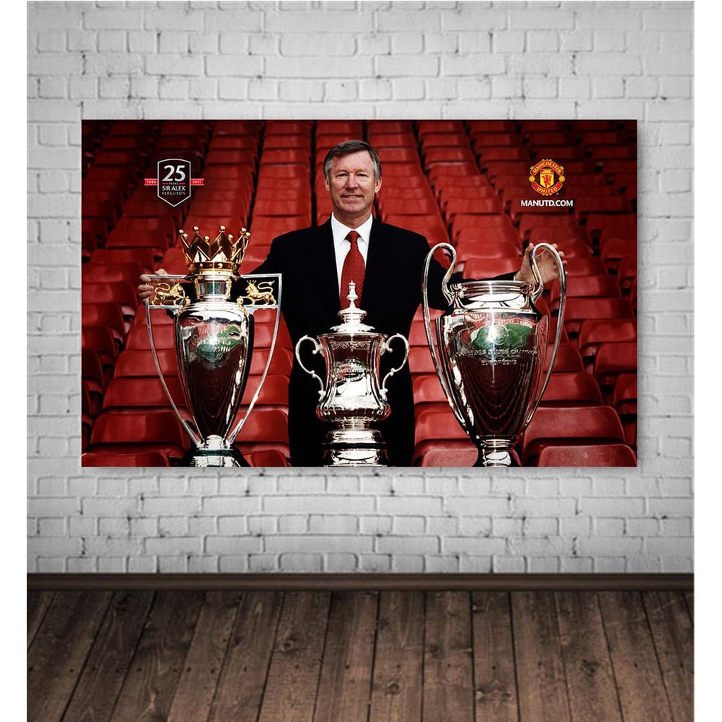 Tranh Vải Lụa Treo Tường Hình Cầu Thủ Bóng Đá Manchester A3 (30X43Cm) Alex Ferguson 1999 "United