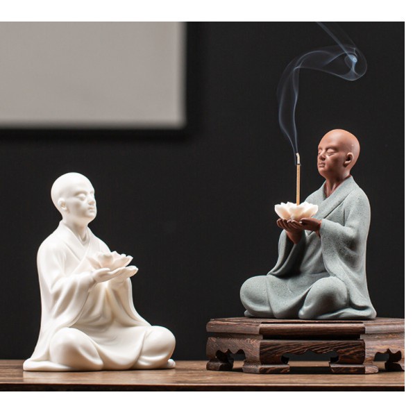 Tượng gốm tăng nhân ngồi thiền dâng hoa hướng phật- tượng gốm thiền tịnh