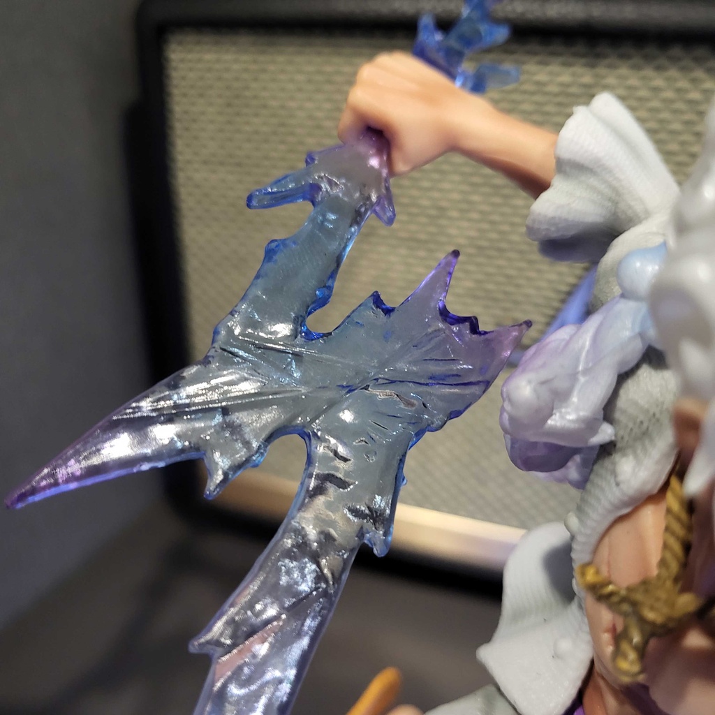 Mô hình Luffy Gear 5 chiến đấu 21 cm có LED