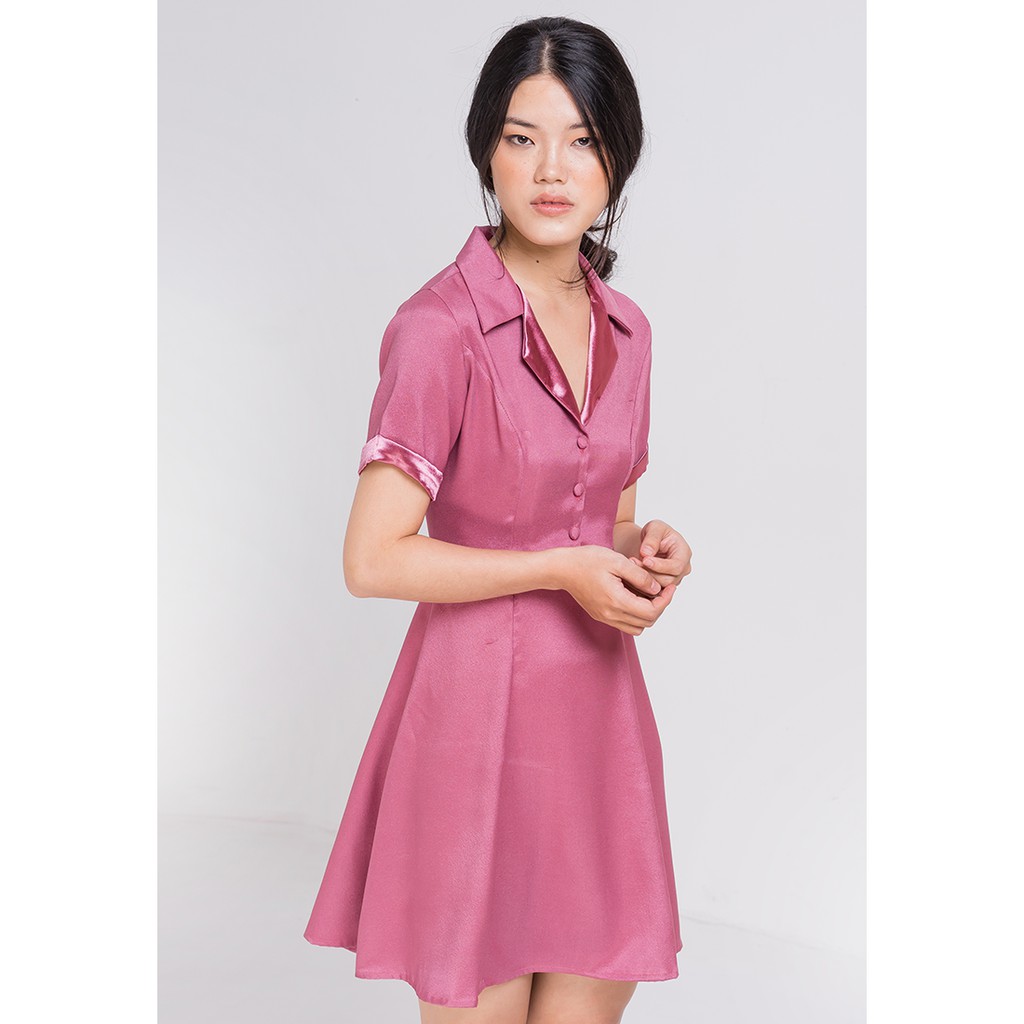 Đầm Ngắn Phối Viền Satin Lilya 01DRE2068
