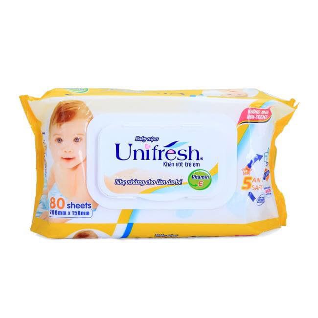 Khăn ướt Unifresh 80 tờ màu xanh không mùi, vàng vitamin E.