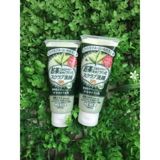 Sữa rửa mặt tẩy da chết Utena Everich Scrub