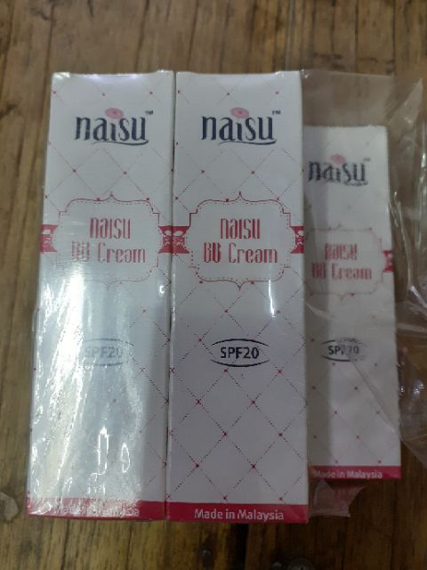 Kem lót trang điểm BB cream NAISU 15ml. Hiện shop còn màu light