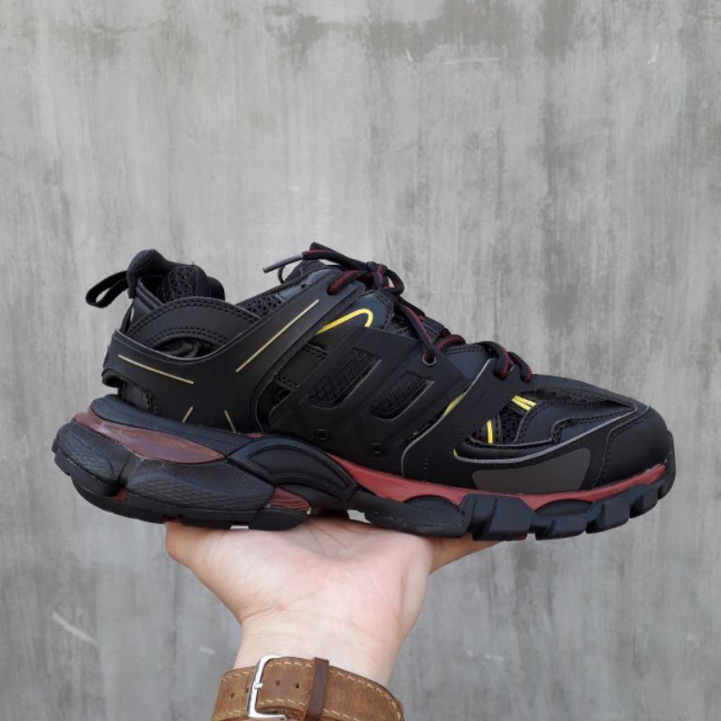 Giày thể thao balen track màu đen vàng sc lót thạch