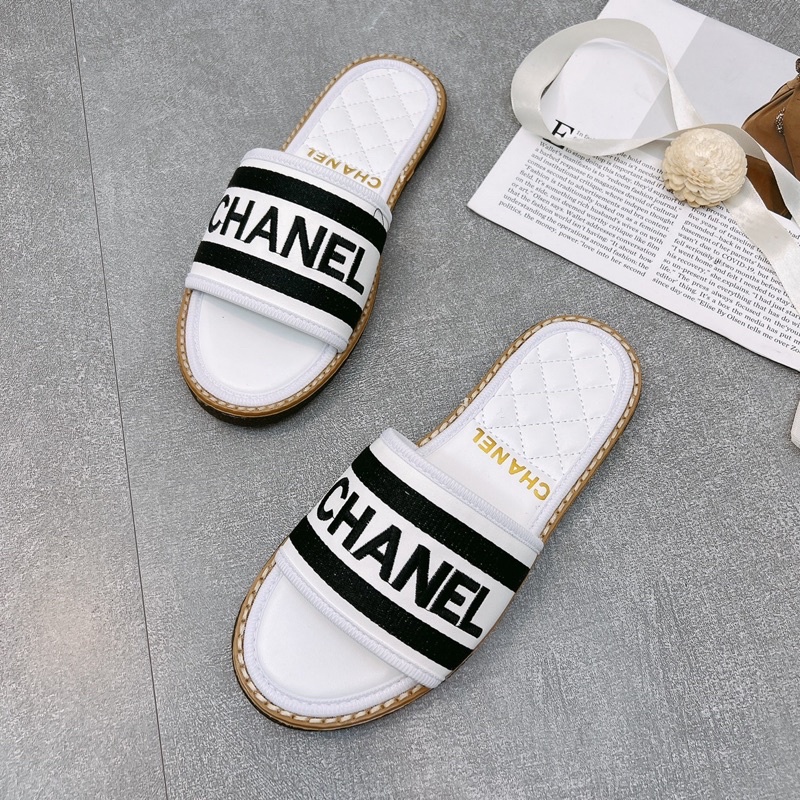 Dép lê thời trang, quai ngang gắn đá sáng lấp lánh, đế cao su viền cói. Siêu nhẹ