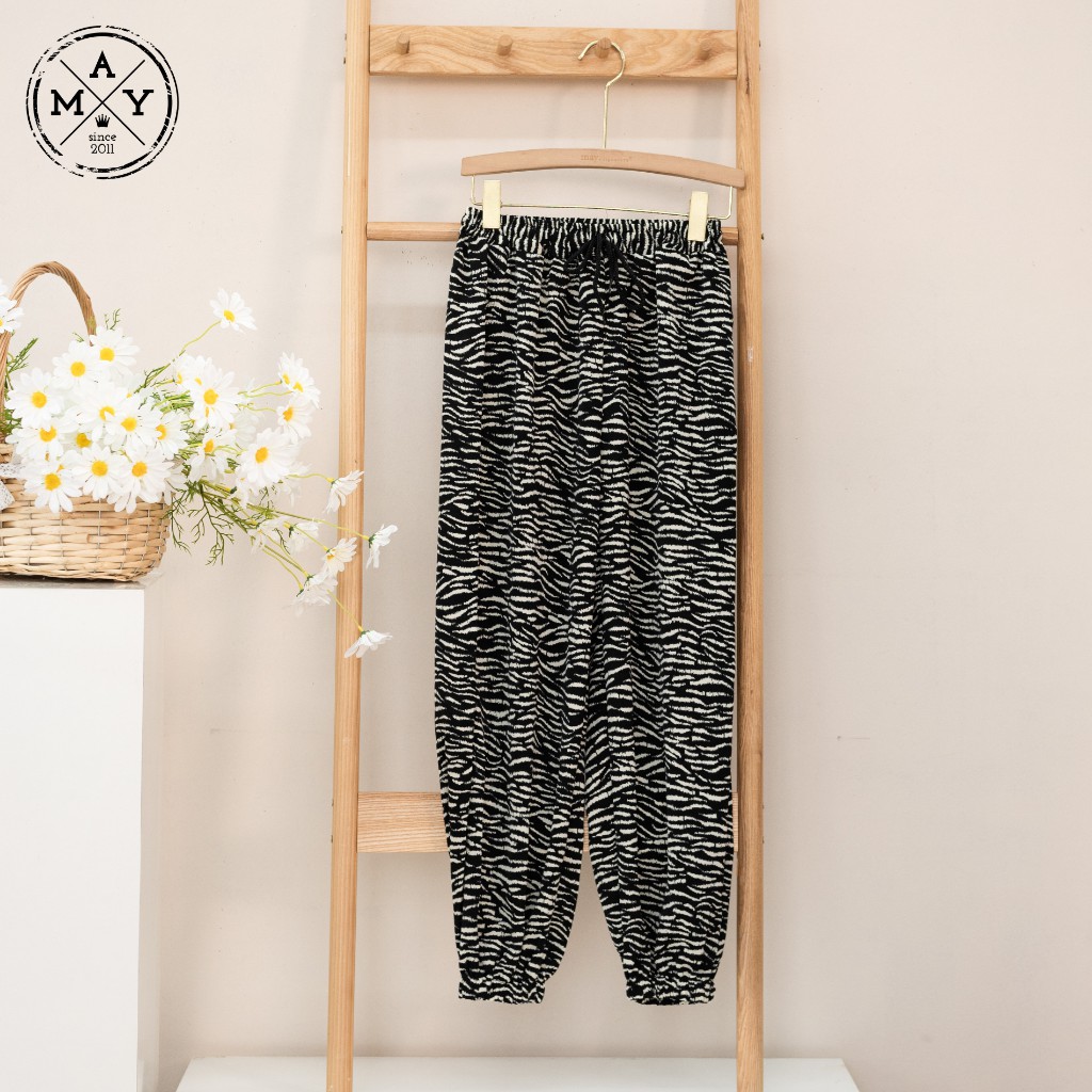Quần Ống Rộng, Quần Ống Suông Nữ Họa Tiết Rằn Dáng Suông Chun Bụng Bo Gấu MAH03-0047 MAY.SINCE2011 | BigBuy360 - bigbuy360.vn