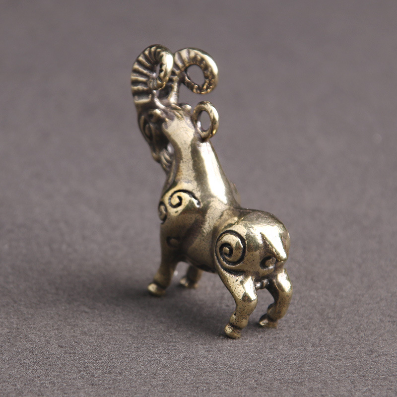 Móc khóa hình con dê may mắn cổ điển