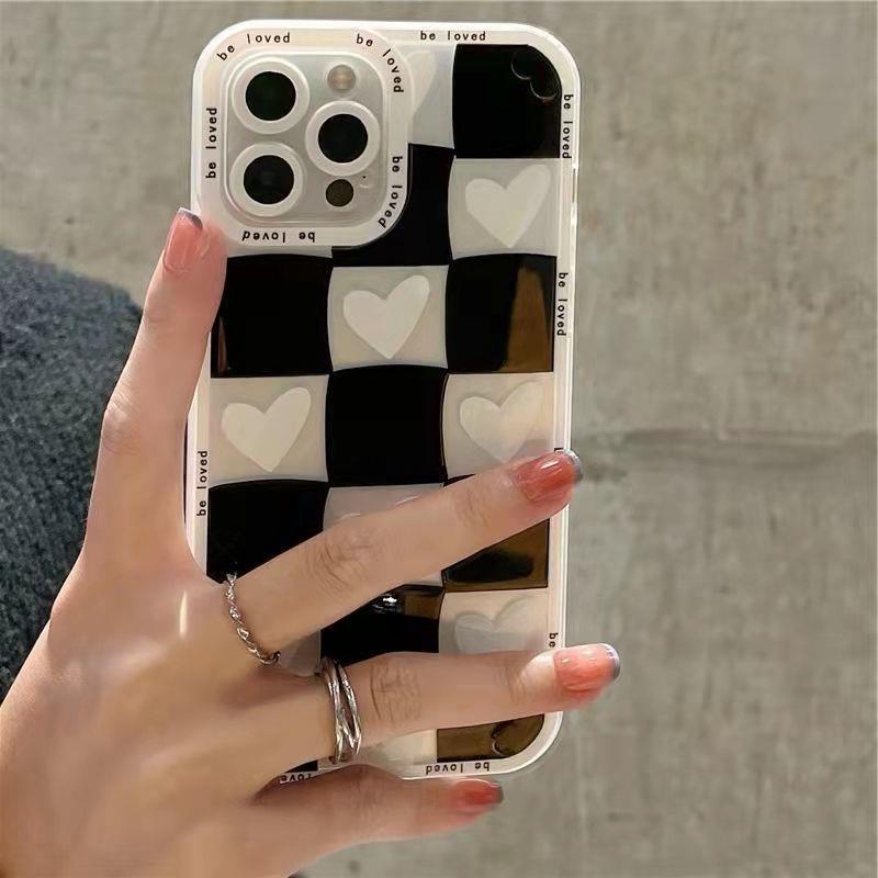 Ốp lưng điện thoại Iphone caro TRÁI TIM Viền Vuông ĐEN ip7,8,plus/X,XS/XSMAX/11/11/12/13,pro,max