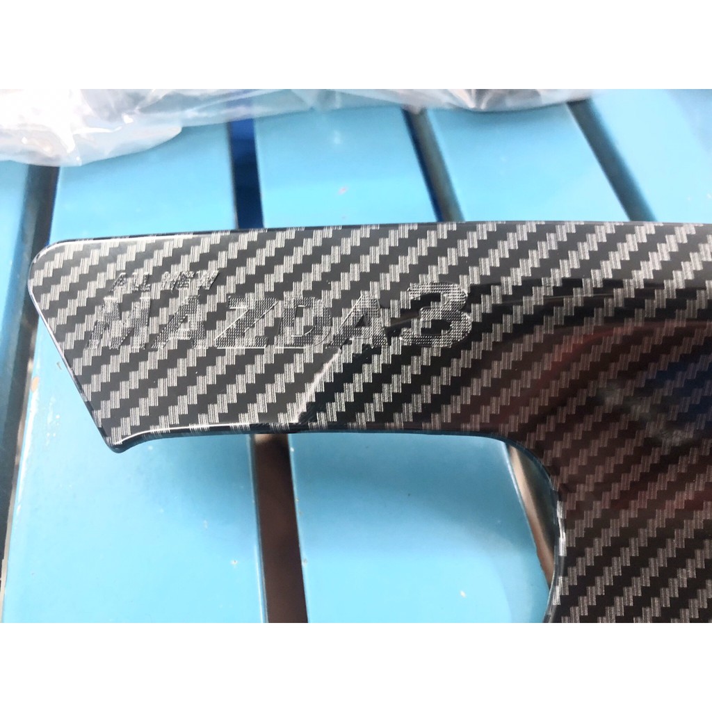 Ốp tay nắm, hõm cửa Mazda 3 2020, 2021vân cacbon cao cấp hõm chữ mờ