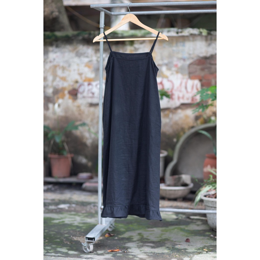 Váy hai dây Linen Đen
