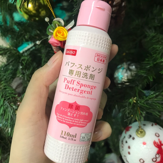 Dung dịch rửa cọ và mút Daiso Japan