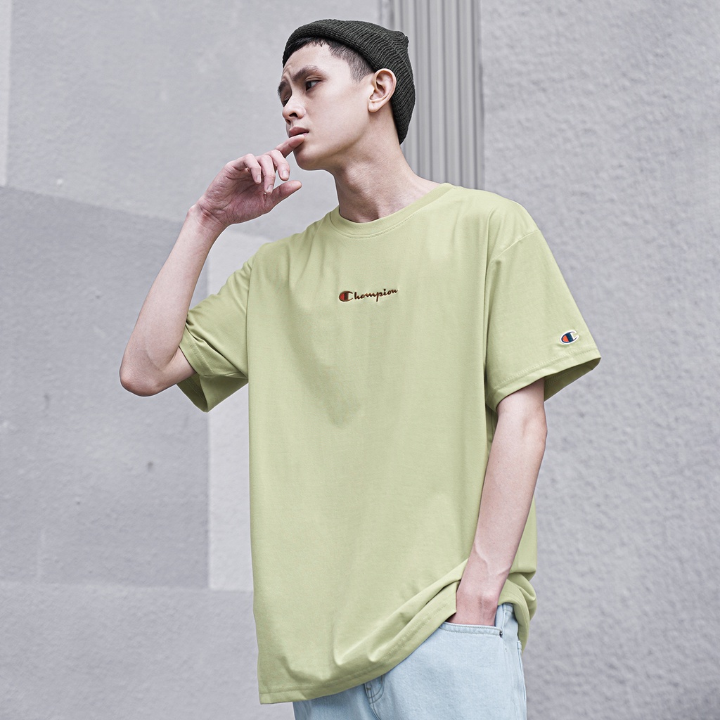 Áo Thun Champion Màu Xanh Bơ Thêu Chữ Màu Nâu Ở Giữa Chất Liệu 100% Cotton Thoáng Mát Form Rộng Thoải Mái