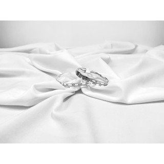 Cuff mạ bạc hoạ tiết kí tự la mã