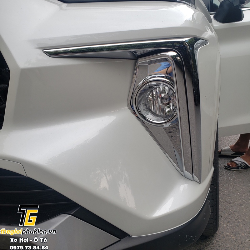 Bộ ốp trang trí đèn gầm trước, sau đèn sương mù Toyota Veloz mạ Crom