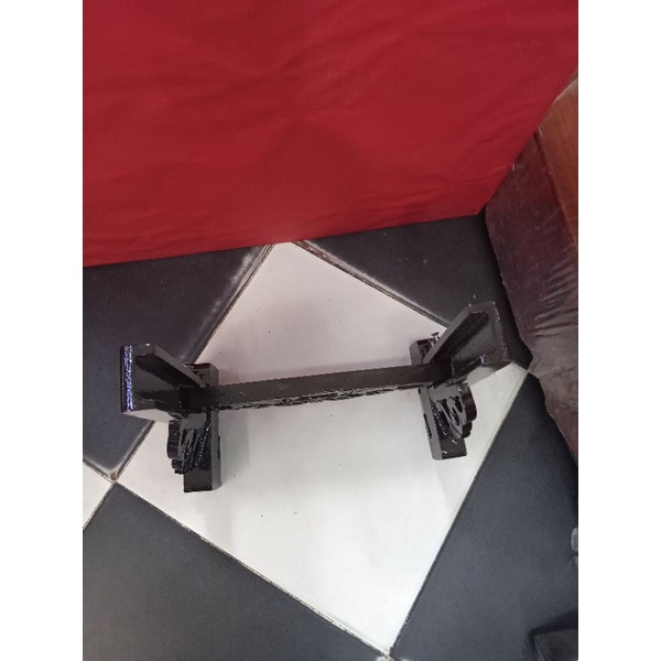 Chân khung ảnh thờ.