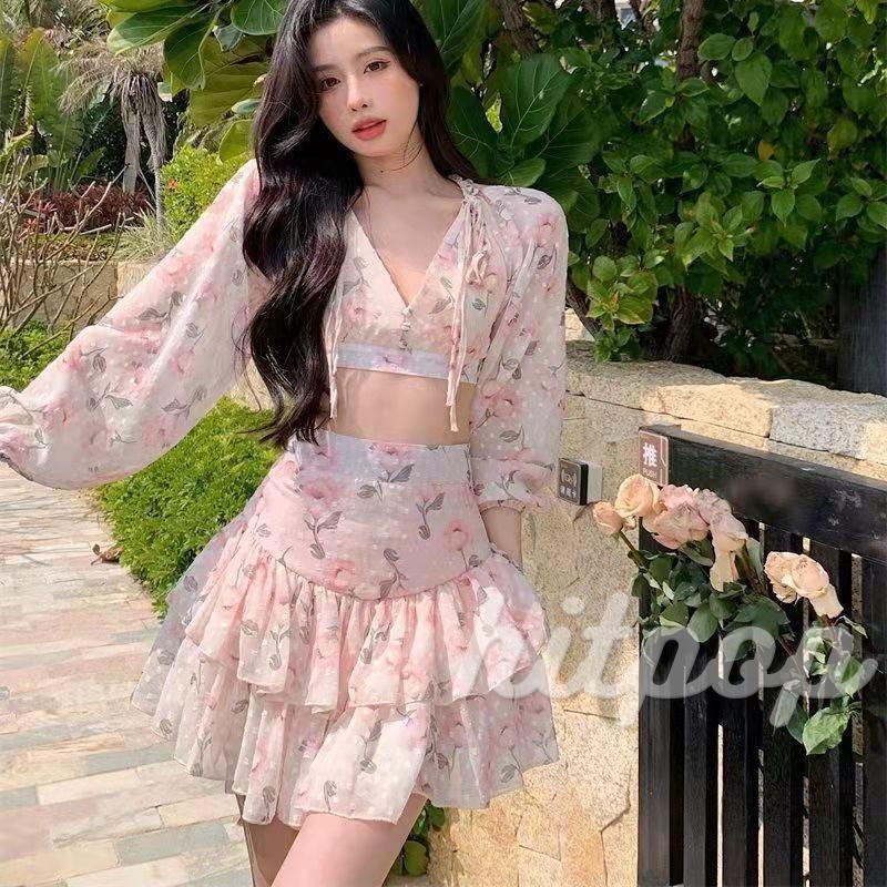 Set Đồ Mùa Hè 2 Món Gồm Áo Crop Top Cổ Chữ V Sâu Tay Dài In Hoa + Chân Váy Ngắn Cho Nữ