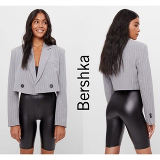 Quần short biker giả da Bershka lưng cao Spain có sẵn