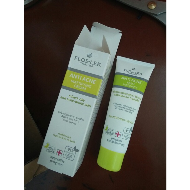 Floslek Kem Dưỡng Ẩm Giúp Điêu Tiết Bã Nhờn, Làm Dịu Da Đang Có Mụn , Phục Hồi Tổn Thương Trên Da