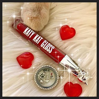 Son kem dưỡng môi Covergirl Katy kat gloss USA
