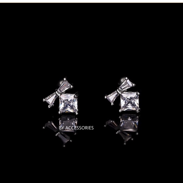 Bông tai nữ titan kiểu hình nơ đính đá lấp lánh xinh xắn