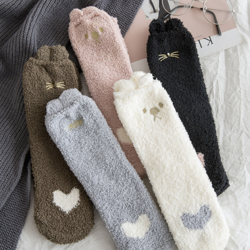 Tất chân chất liệu vải san hô lông cừu họa tiết hoạt hình dành cho nữ vào mùa đông hình chân mèo