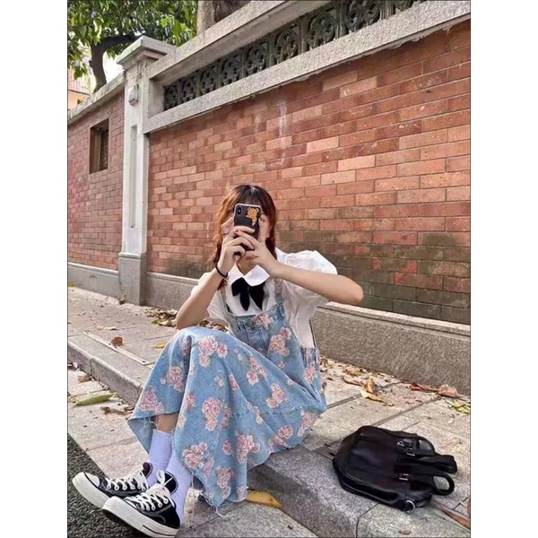 Yếm denim hoa retro Pháp