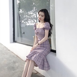 Váy kẻ đuôi cá cổ vuông