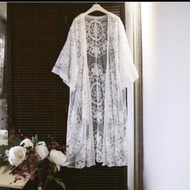 Áo choàng kimono dáng dài ren hoa tròn đi biển