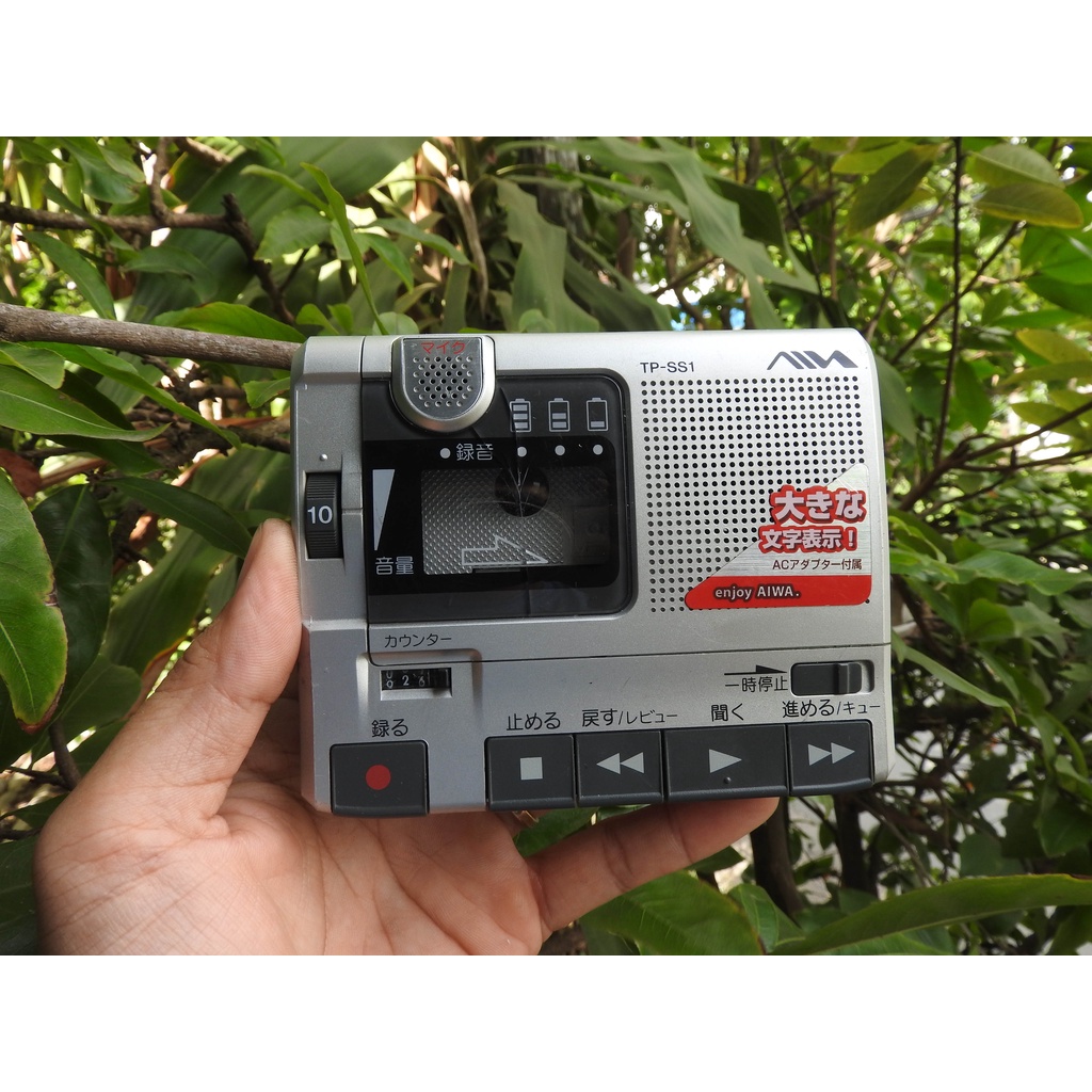 Máy nghe nhạc Cassette AIWA TP-SS1 loa ngoài máy còn đẹp nghe 2 bên tai nghe kiểu máy đề bàn mini cầm tay lạ