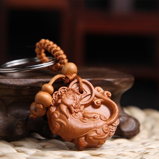 Móc khoá gỗ phong thuỷ khắc hình tùy huu ngạm đồng tiền may mắn