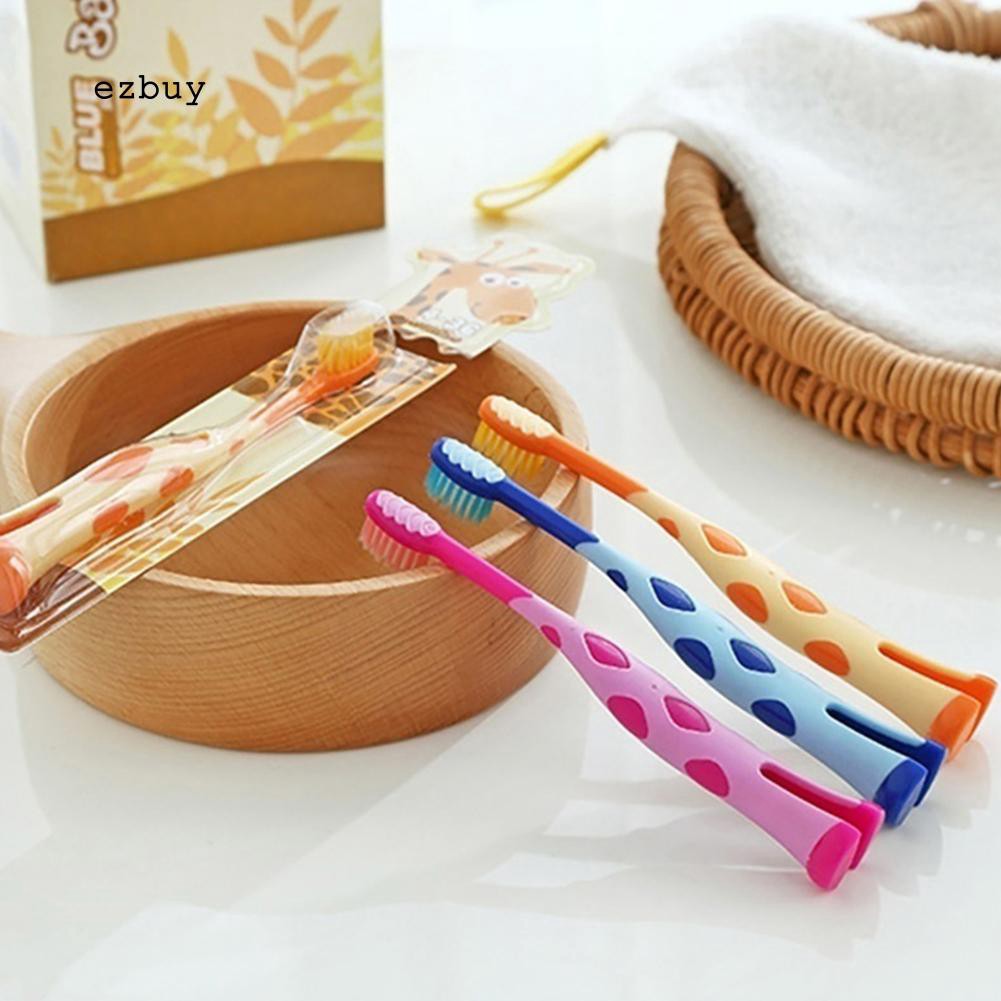 Bàn chải đánh răng kiểu dáng hươu cao cổ dễ thương dành cho trẻ em