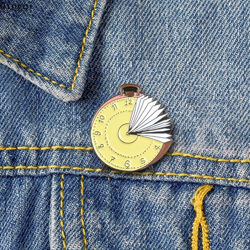 Huy hiệu cài áo MISS ZOE hình đồng hồ sáng tạo