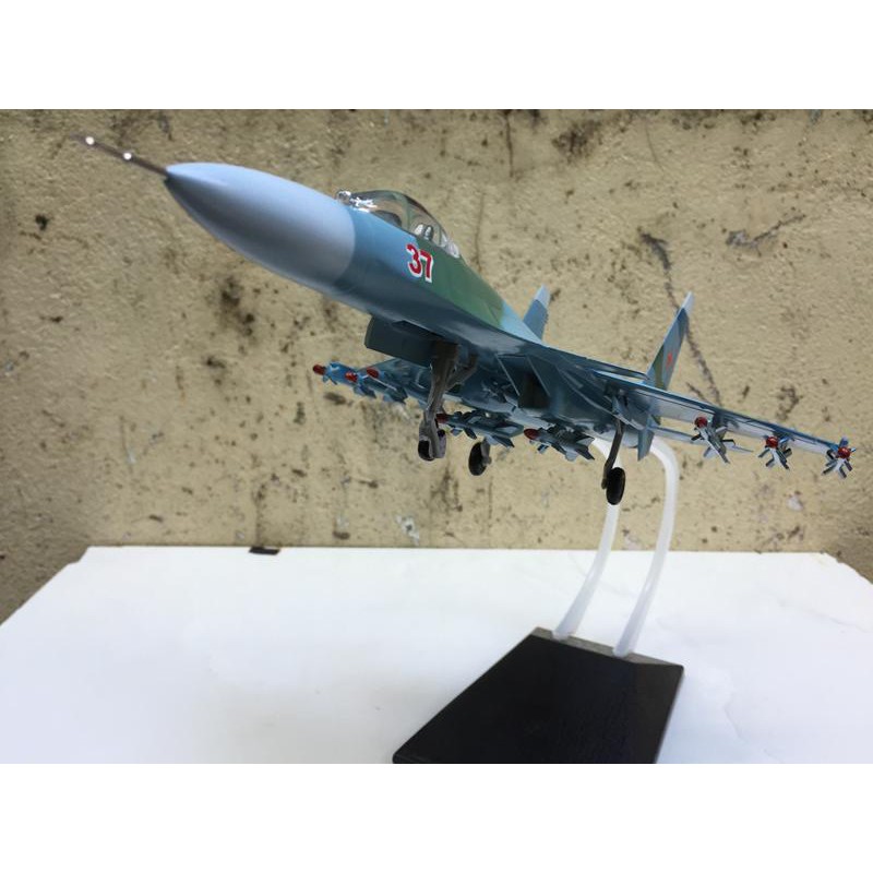 Mô hình Máy báy SU-37 1:72