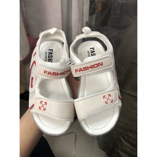 Giày sandal be gai