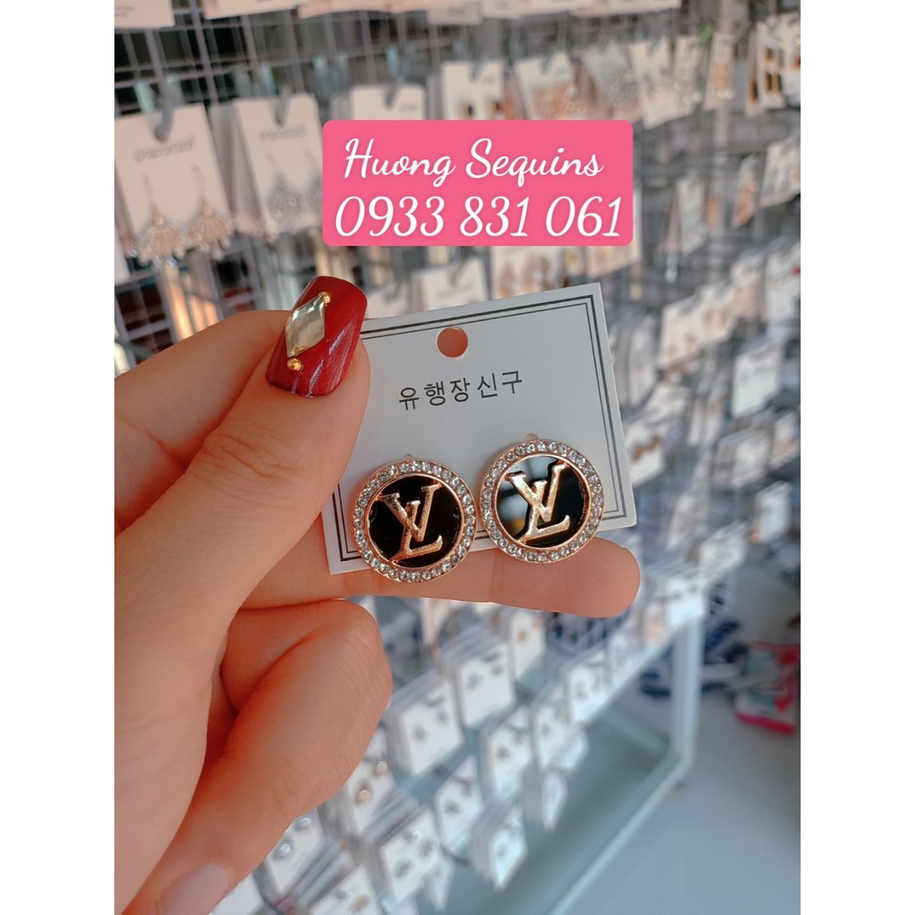 Bông tai thời trang LV đen