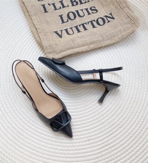 Giày slingback Colee khoá V