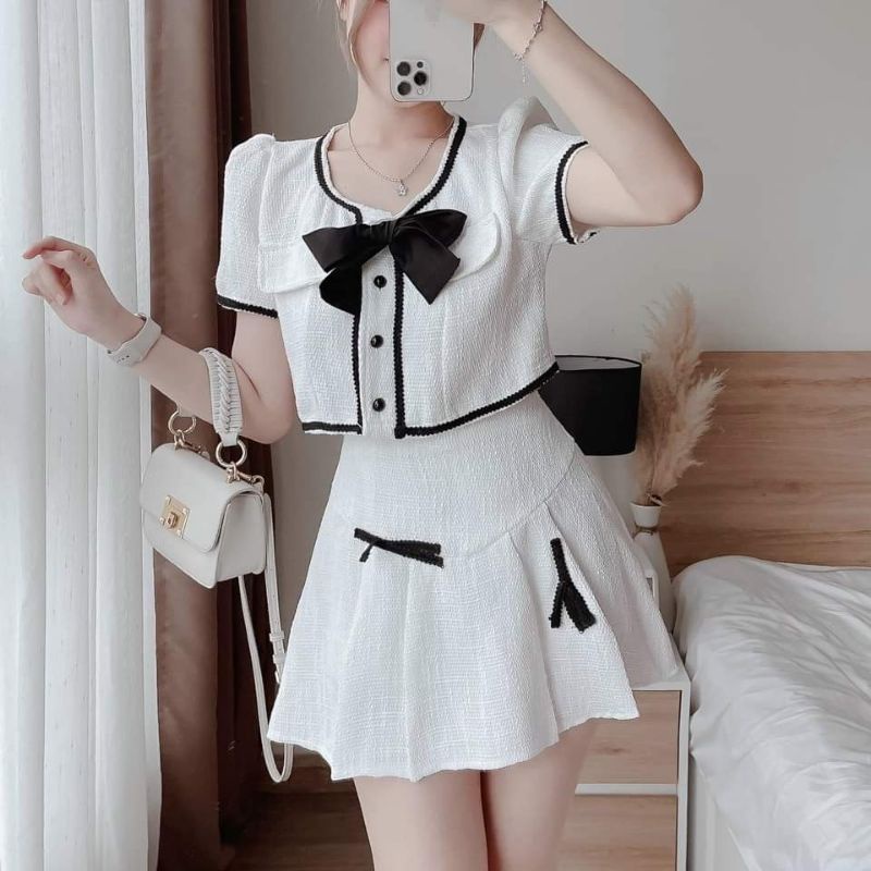 SET CROP PHỐI NƠ ĐEN + CHÂN VÁY XẾP LY