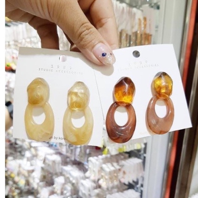 khuyên tai nhựa phong cách bông tai vintage dạng to