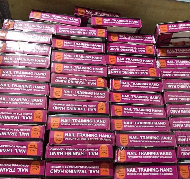 Bàn tay giả học nail tặng kèm 100 móng