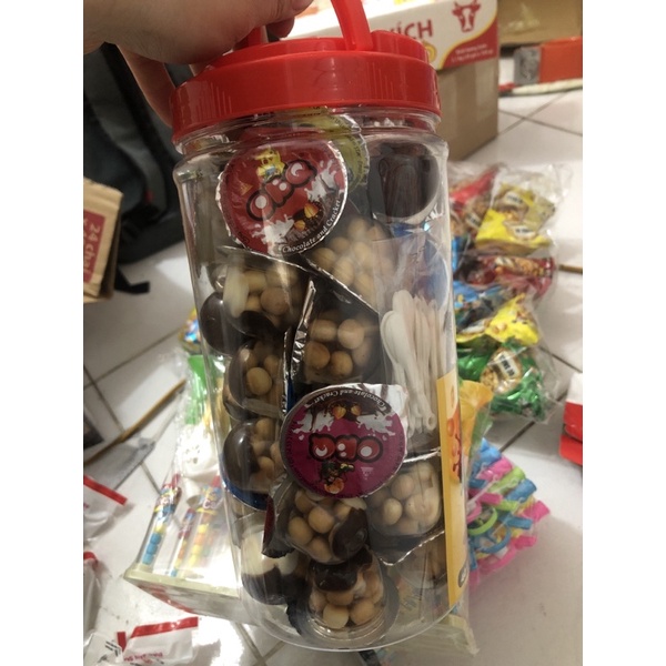 Lọ 42 bánh phủ socola có thìa xúc cho bé