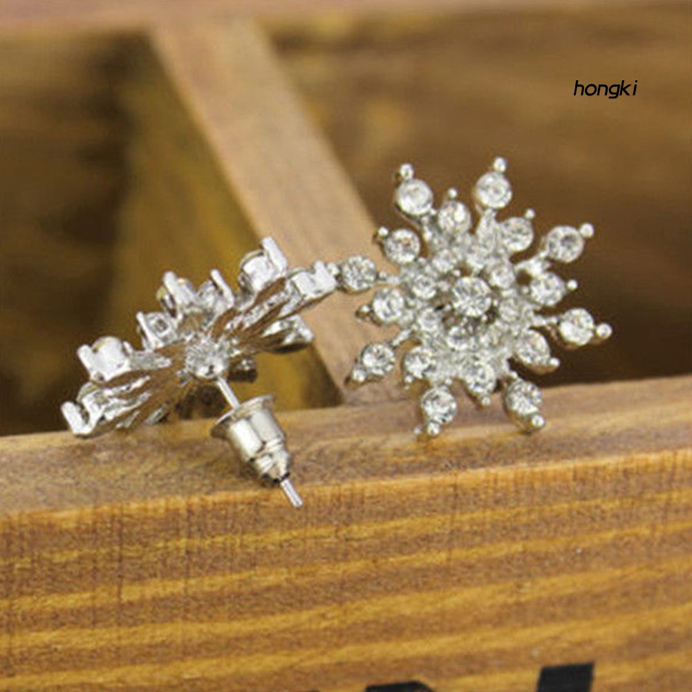 Khuyên tai nữ hình bông tuyết đính đá thiết kế thời trang