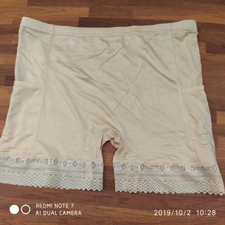 Quần mặc trong váy có túi
