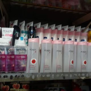 Nước hoa hồng Pond's