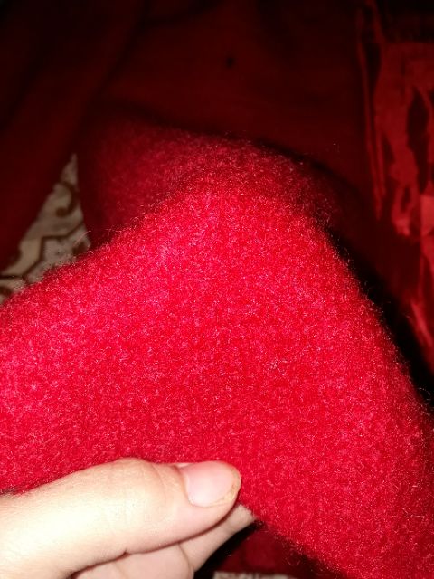 Áo dạ thanh lý màu đỏ...................................Áo mua mặc được 1lân do bầu không mặc được nữa nên thanh lý.....