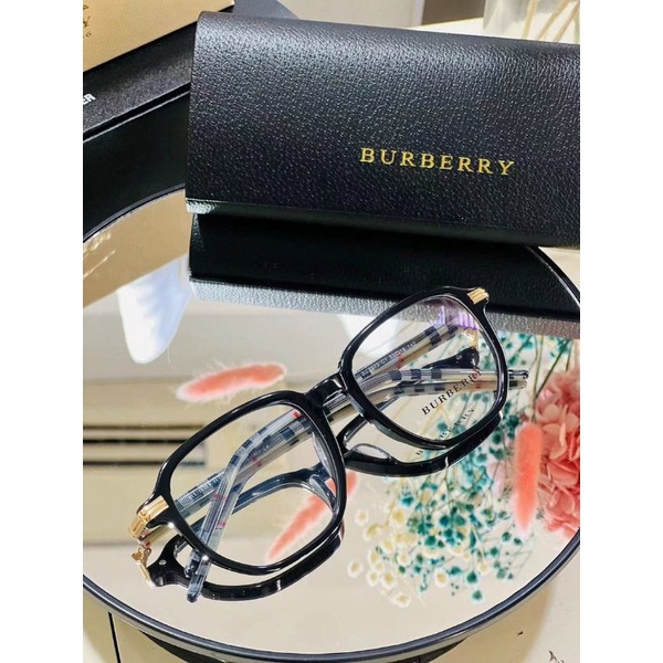 Kính Burberry