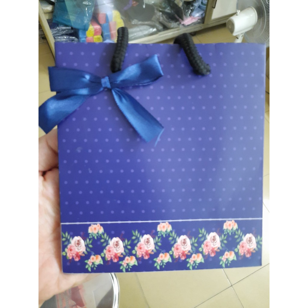 Túi Giấy Chấm Bi Có Nơ Đựng Quà, Đựng Đồng Hồ Cao Cấp 14x7x15cm | BigBuy360 - bigbuy360.vn