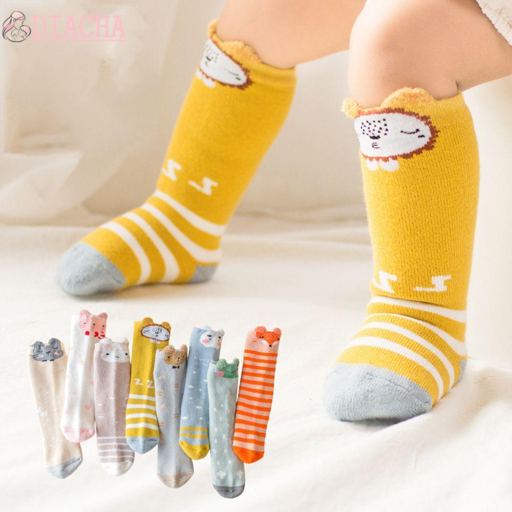 Bộ 3 đôi tất dài đến đầu gối bằng cotton dày dặn chống trượt họa tiết hoạt hình dành cho bé sơ sinh