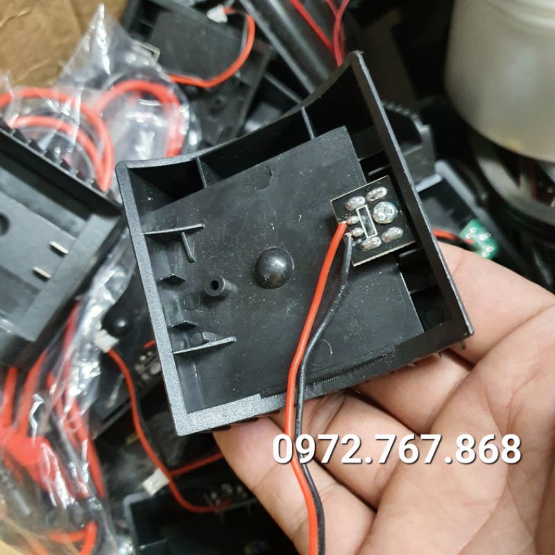 Đế gài pin máy cân bằng lazer