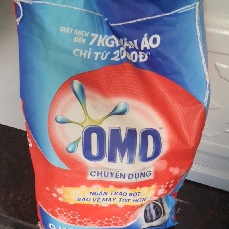 Bột giặt OMO 9kg bên trong có 2 gói mỗi gói 4.5kg.rất tiện lợi và tiết kiệm giá tốt cho các chị em .